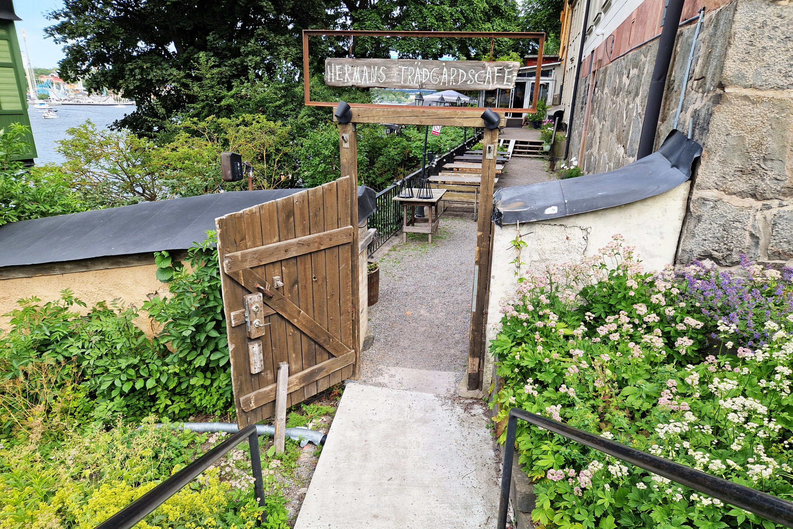 Hermans entrance