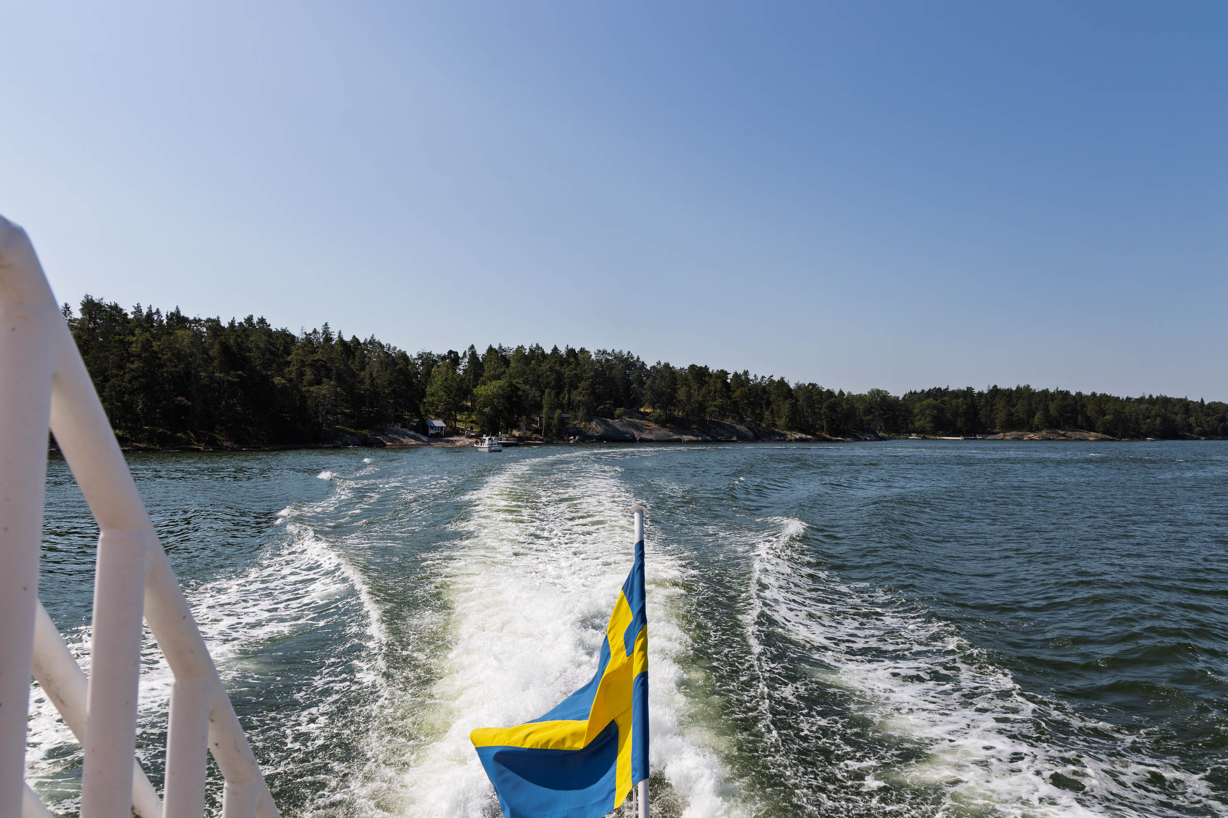 archipelago_boat_view_from_stern_2