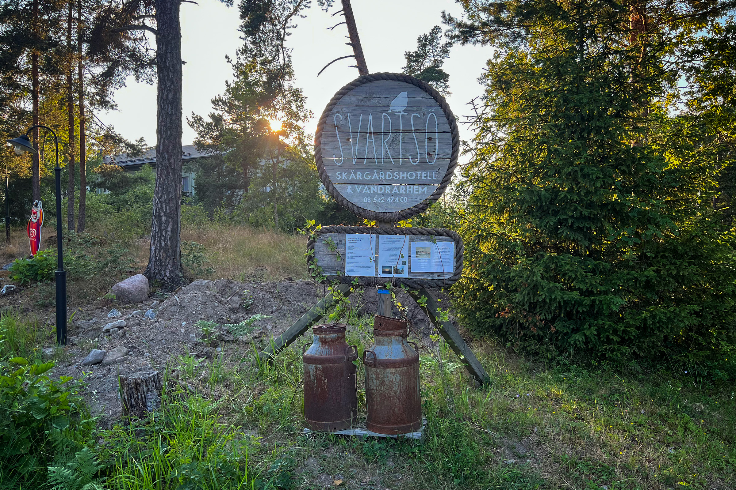svartso_hotel_sign