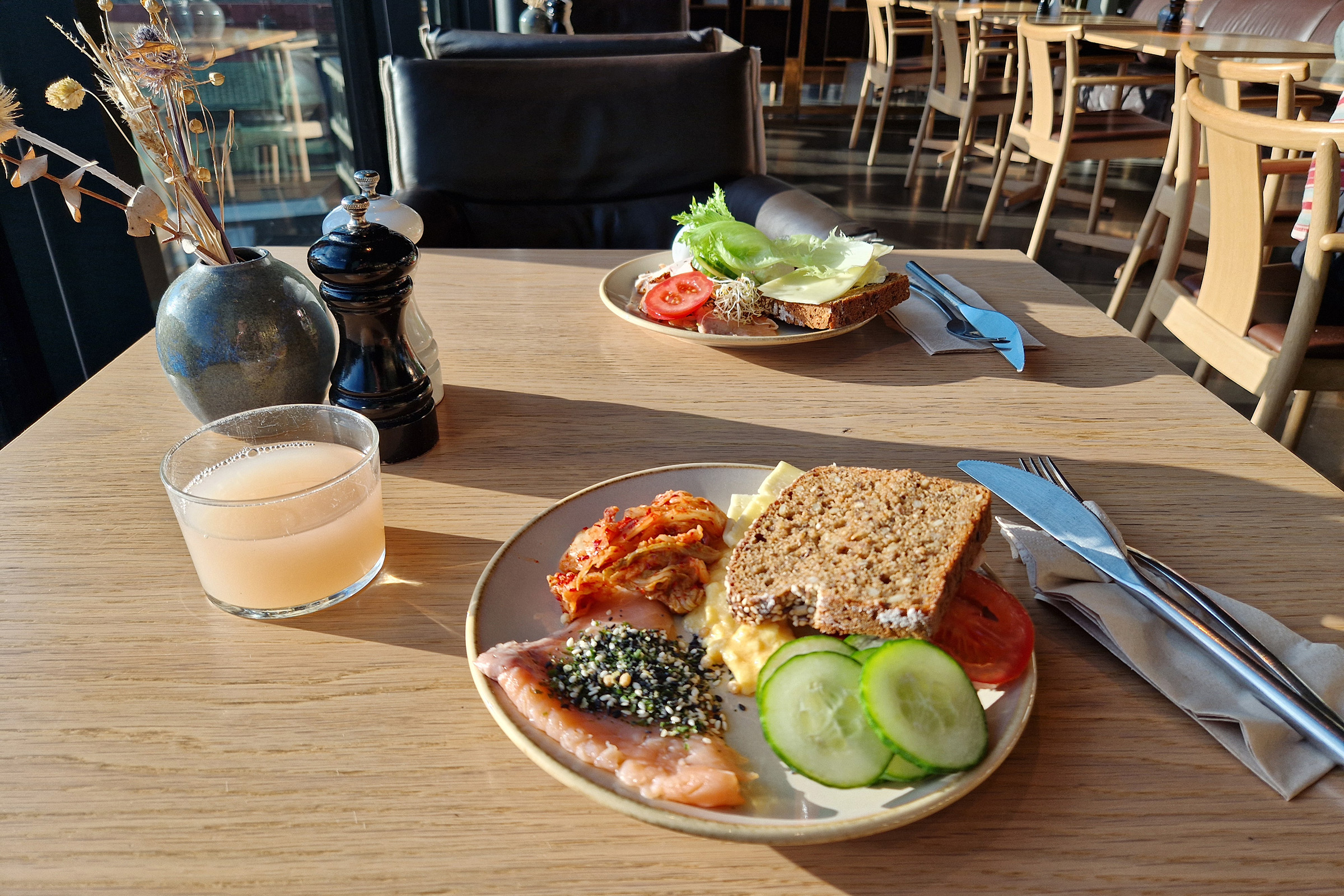 hobo_hotel_breakfast_at_tak_7