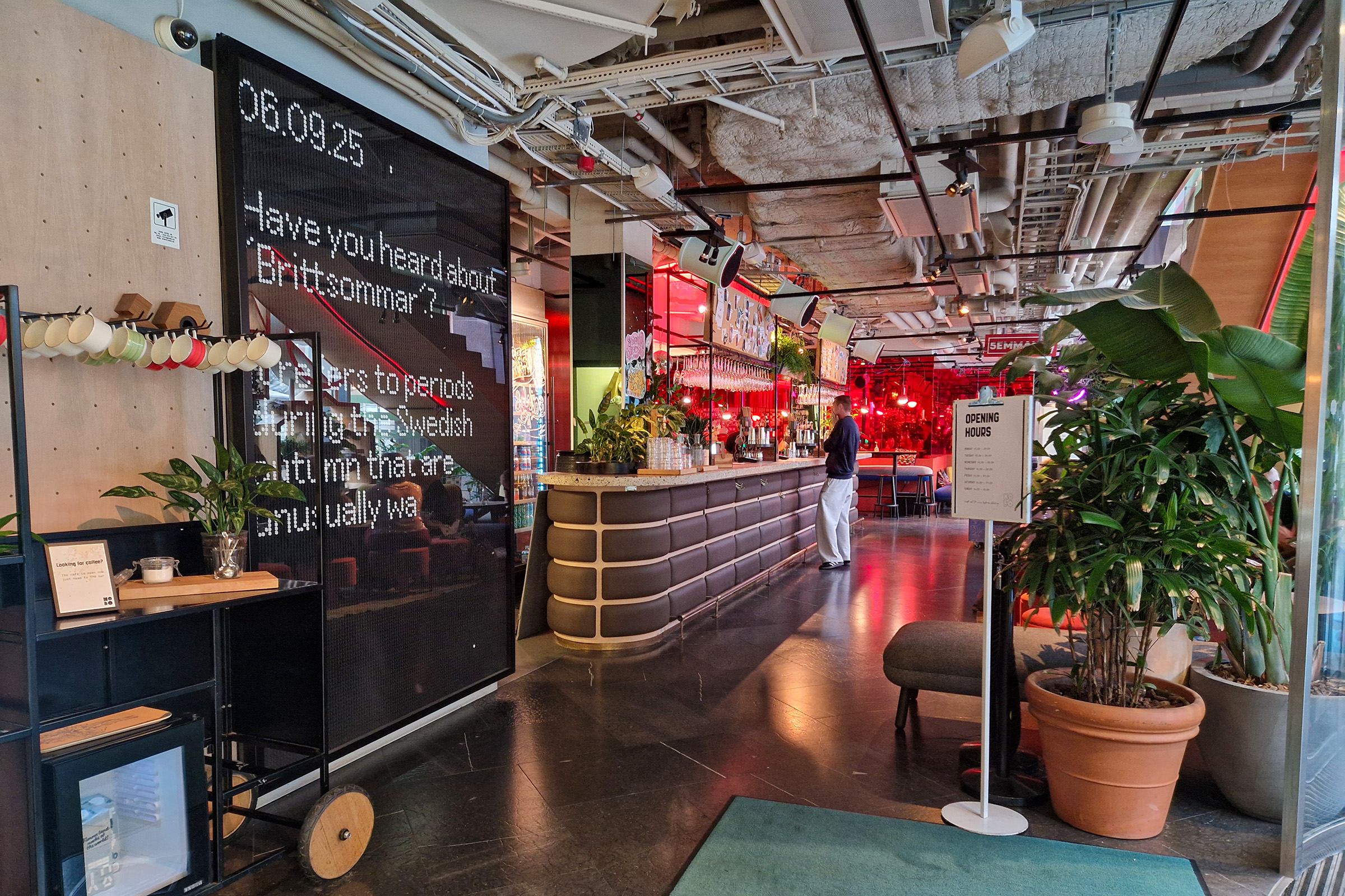 hobo_hotel_lobby