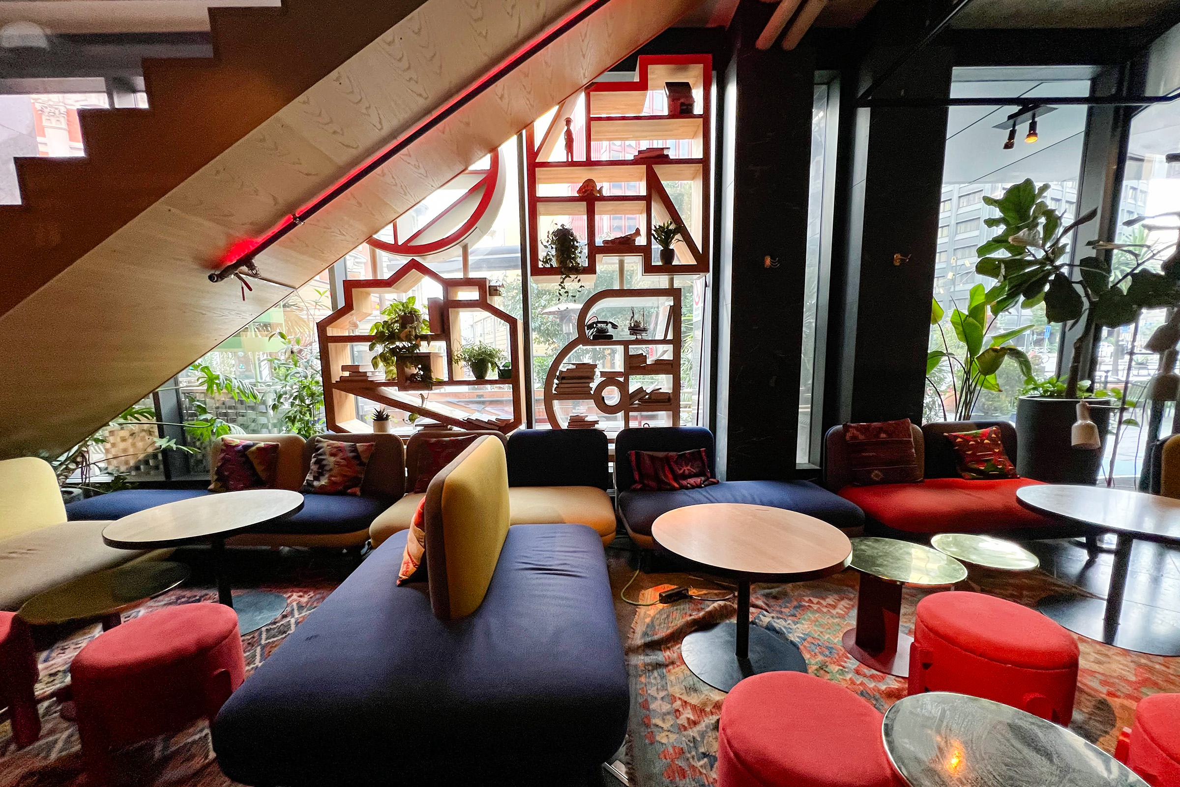 hobo_hotel_lobby_2