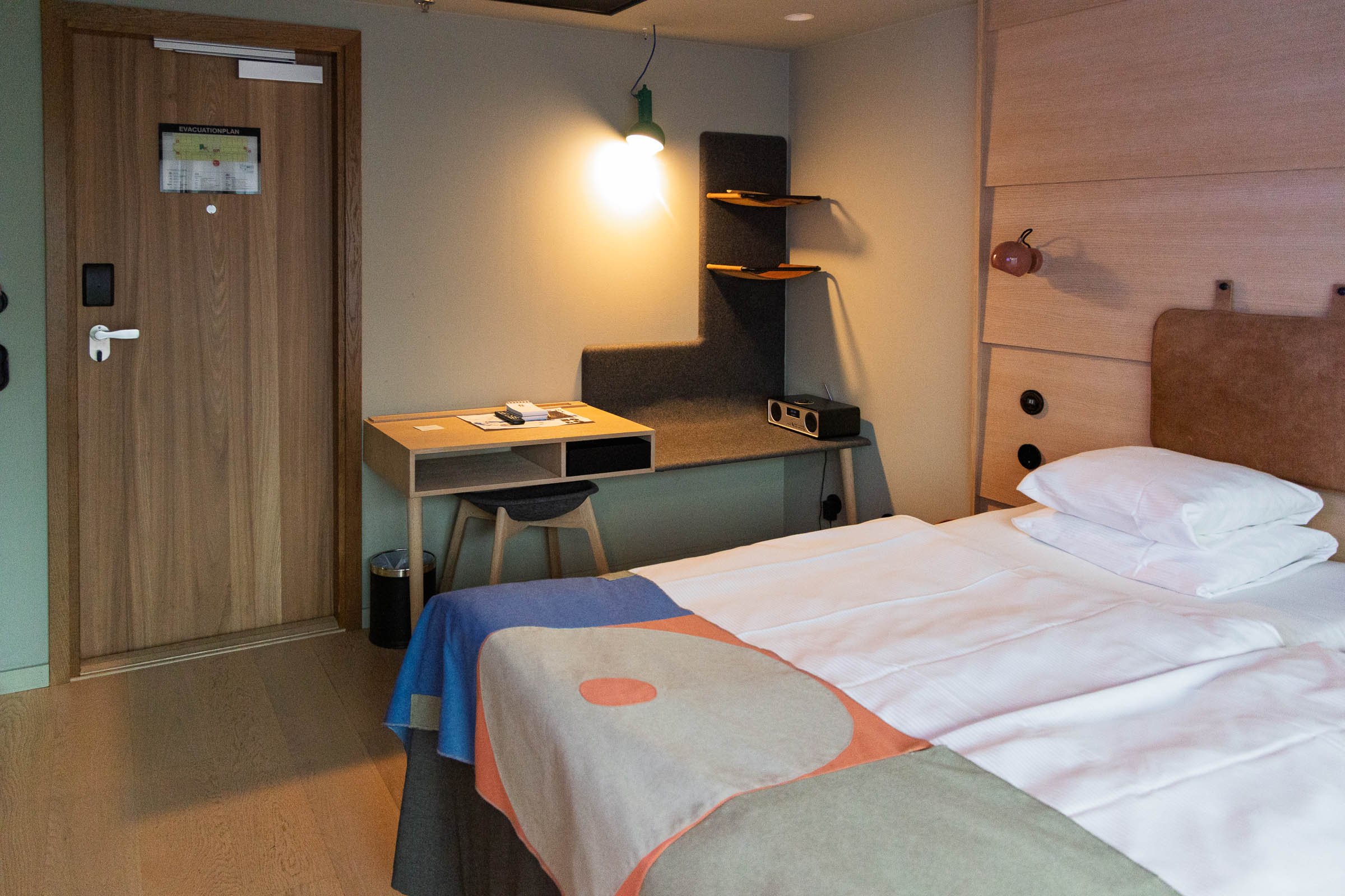 hobo_hotel_room_4