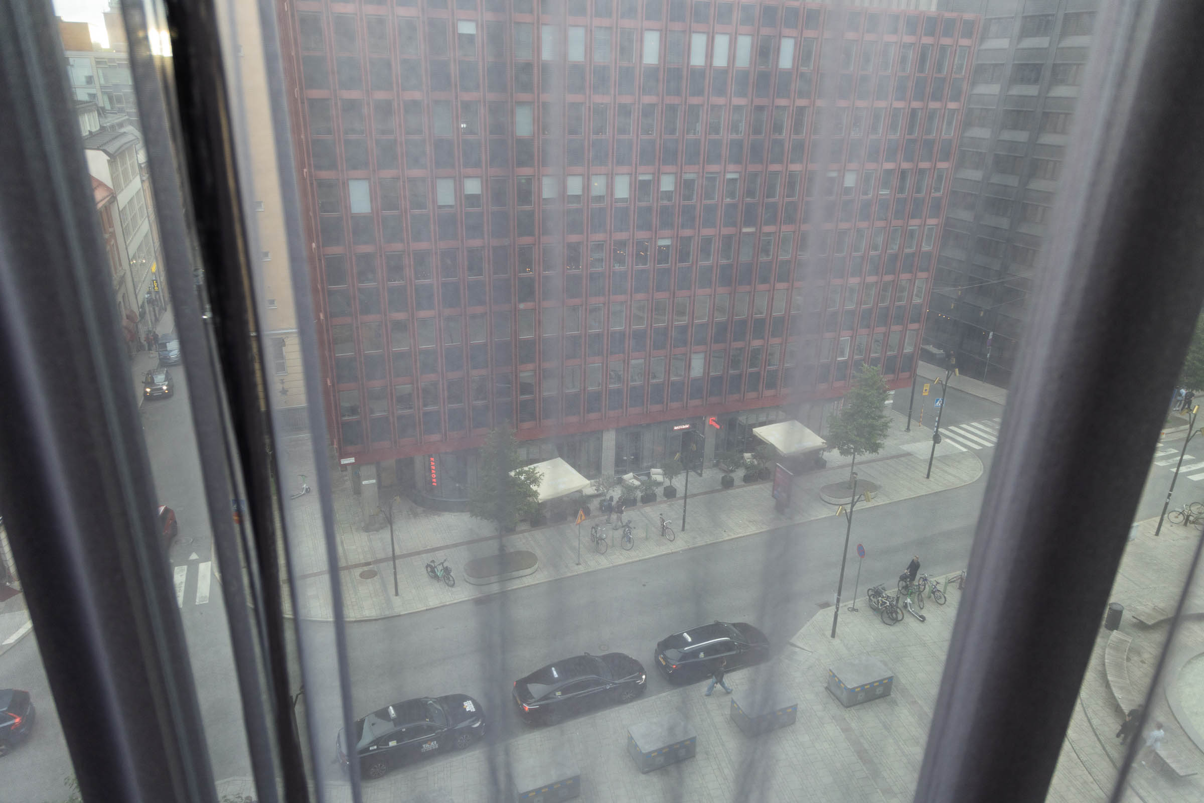 hobo_hotel_window_view_1