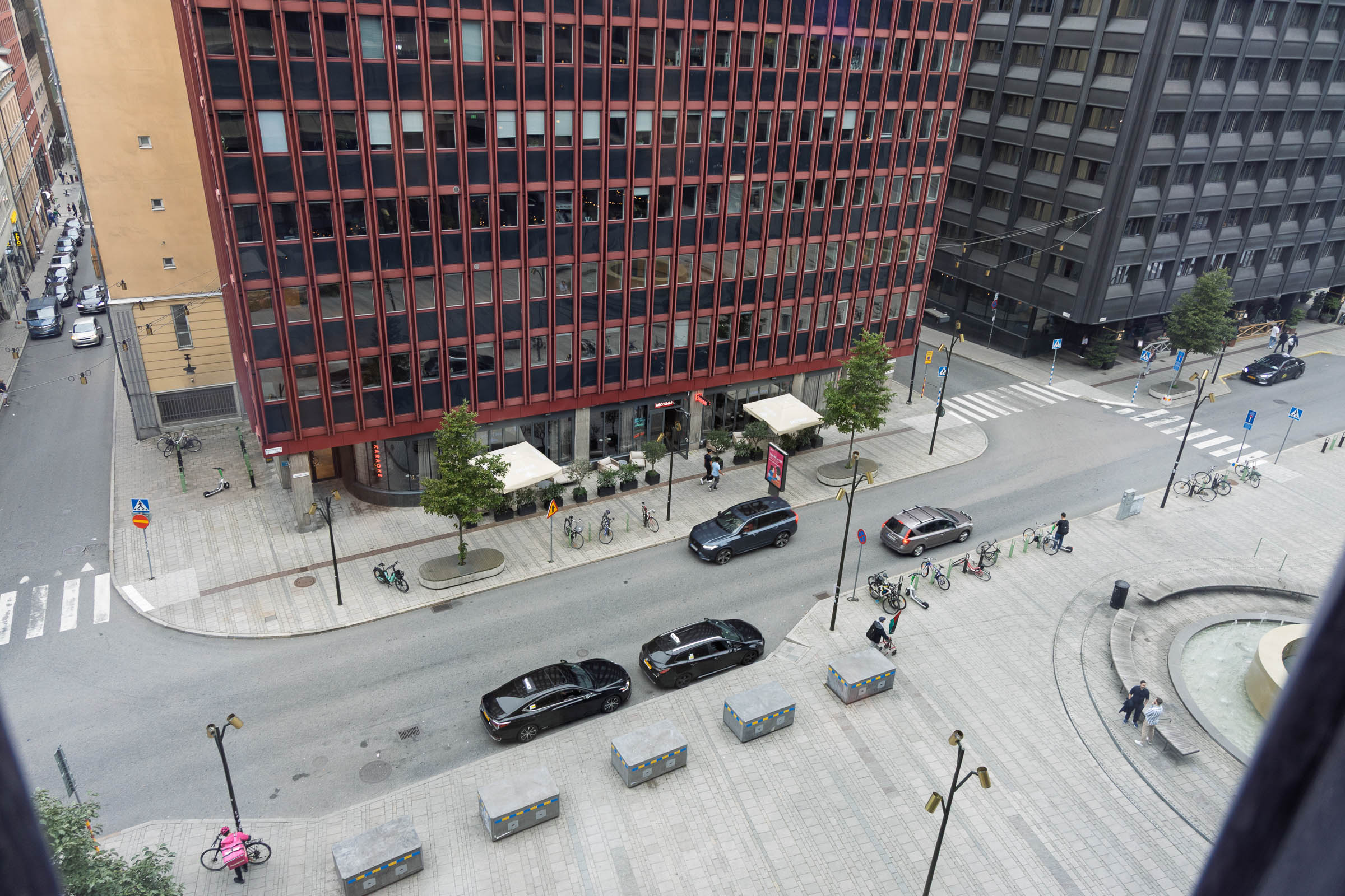 hobo_hotel_window_view_3