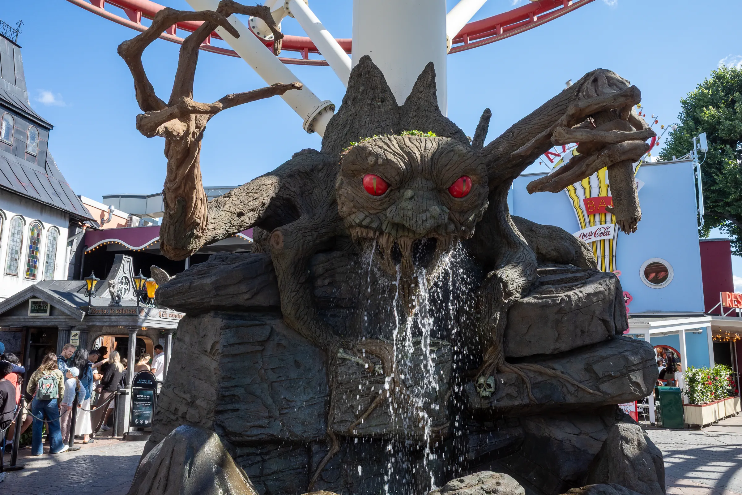 The Gröna Lund water fountain outside the House of Horrors that looks like a tree-like demon.