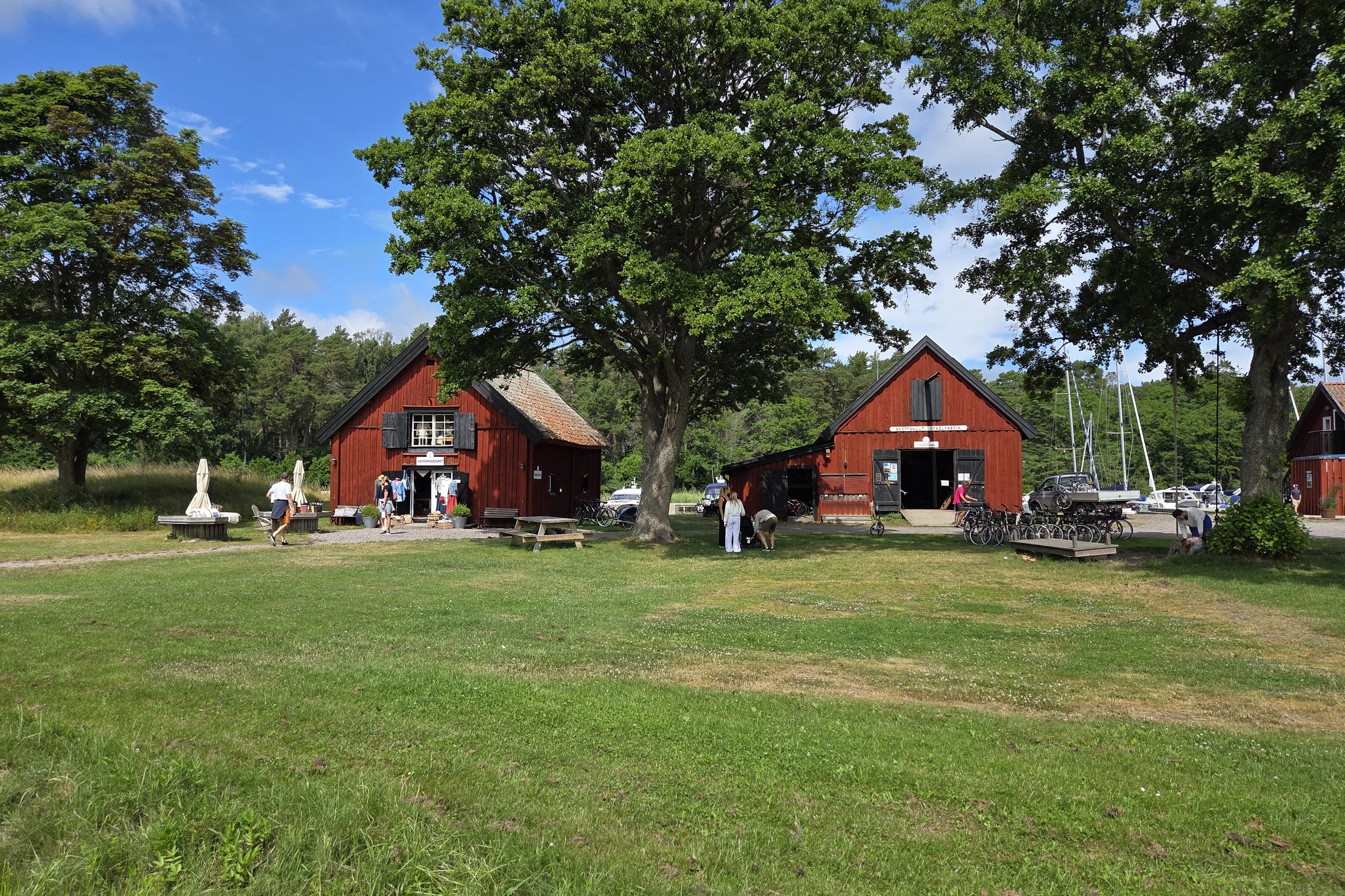 The Utö village with shops and bike rentals.
